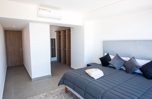 Xcumpich Apartment | New Deluxe Unit, Signature Condominium by The Harbor