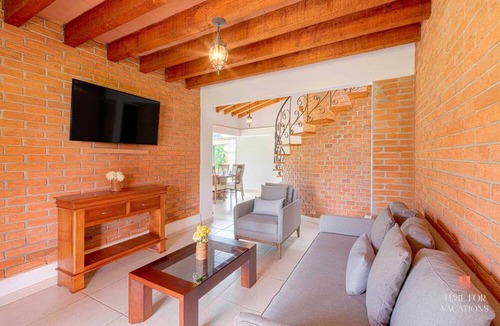 El Santuario Villa | NEW Lakeview Villa Heated Pool BBQ Smart TVs