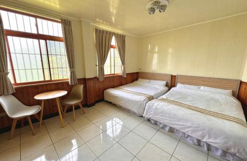 Fuxing District Bed & Breakfast | 一路向山民宿