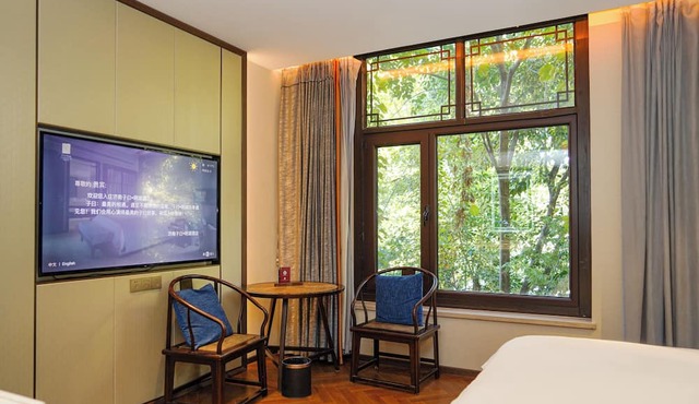 Ziyue Minghu Hotel