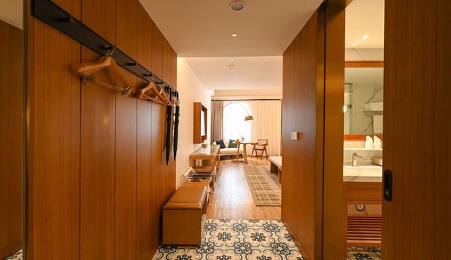 Chikan Diao Lou Hotel