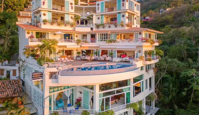 Casa Yvonneka 5-Star Luxury Villa