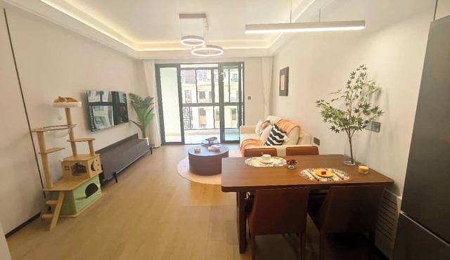 Elegant apartment with balcony in High quality compound near line11 Shanghai